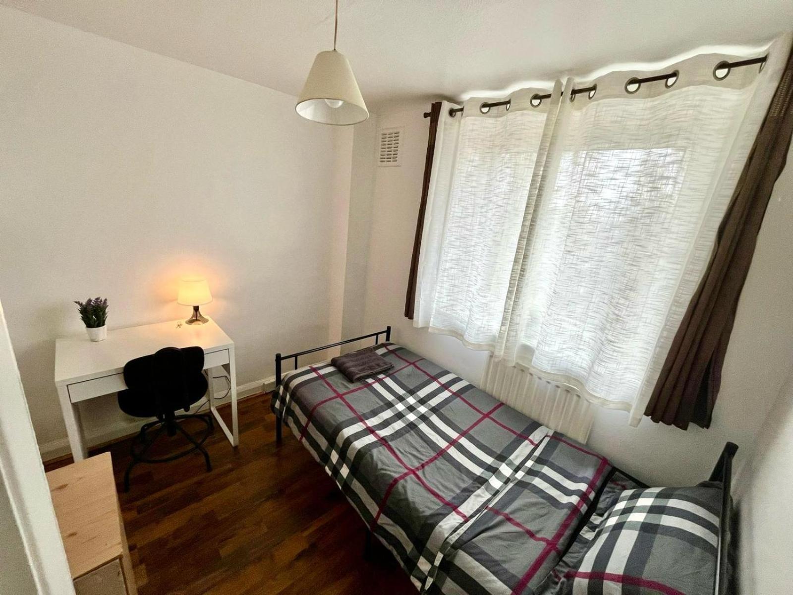 Whitechapel Station Rooms Londra Dış mekan fotoğraf