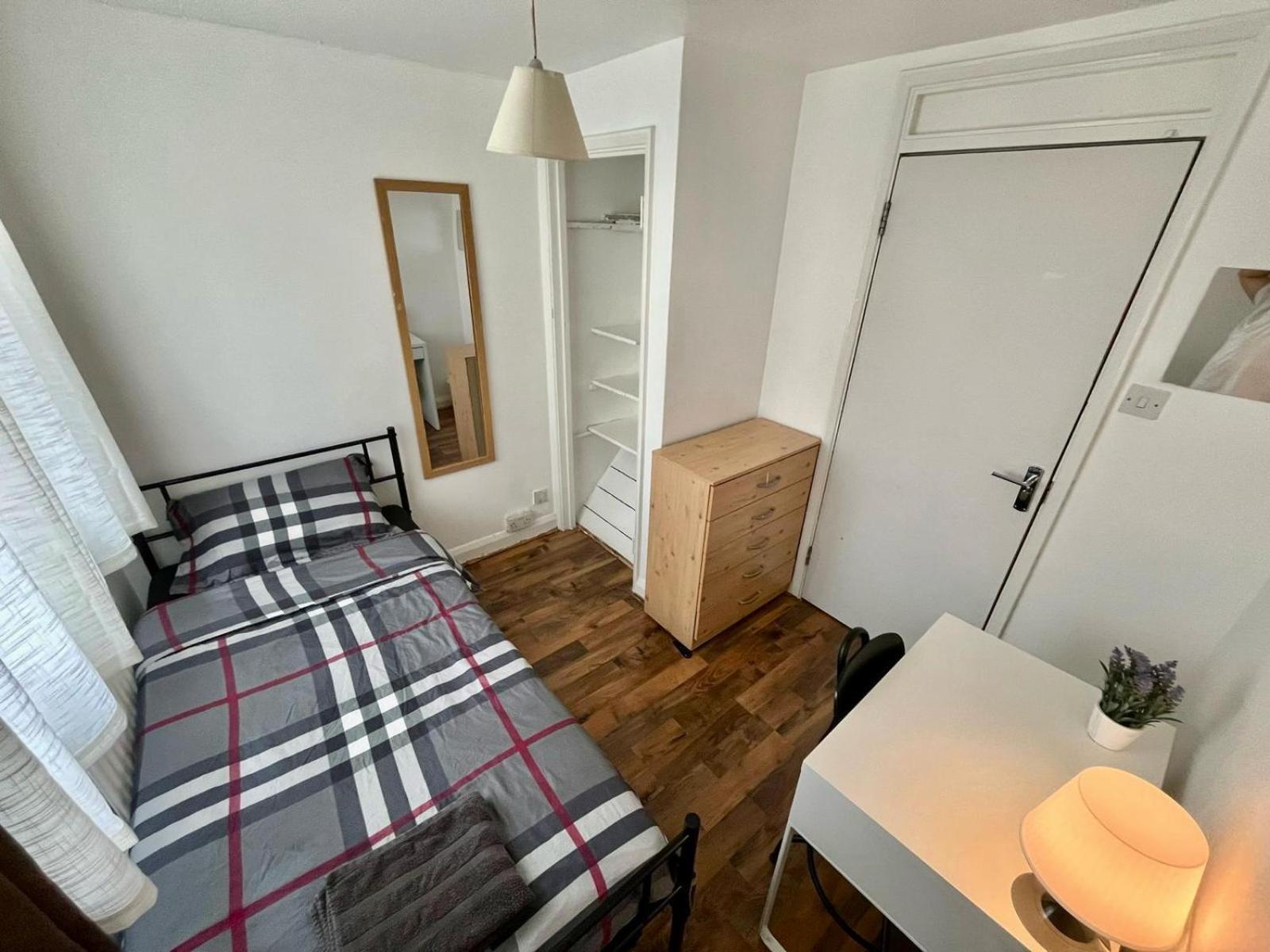 Whitechapel Station Rooms Londra Dış mekan fotoğraf
